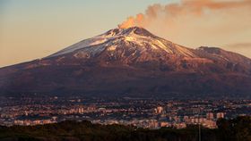 Ultimele informații despre vulcanul Etna! Ce se întâmplă după ploaia de cenușă care a alertat autoritățile